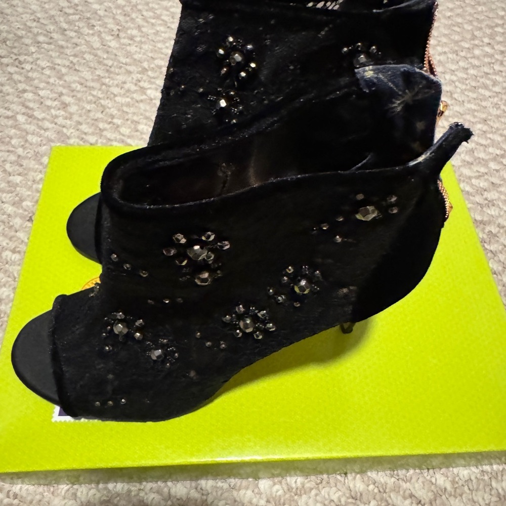 Elegant Black Embellished Women's Shoes